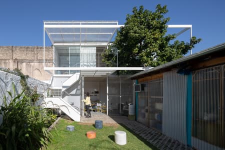 Proyecto Mutan workshop and showroom